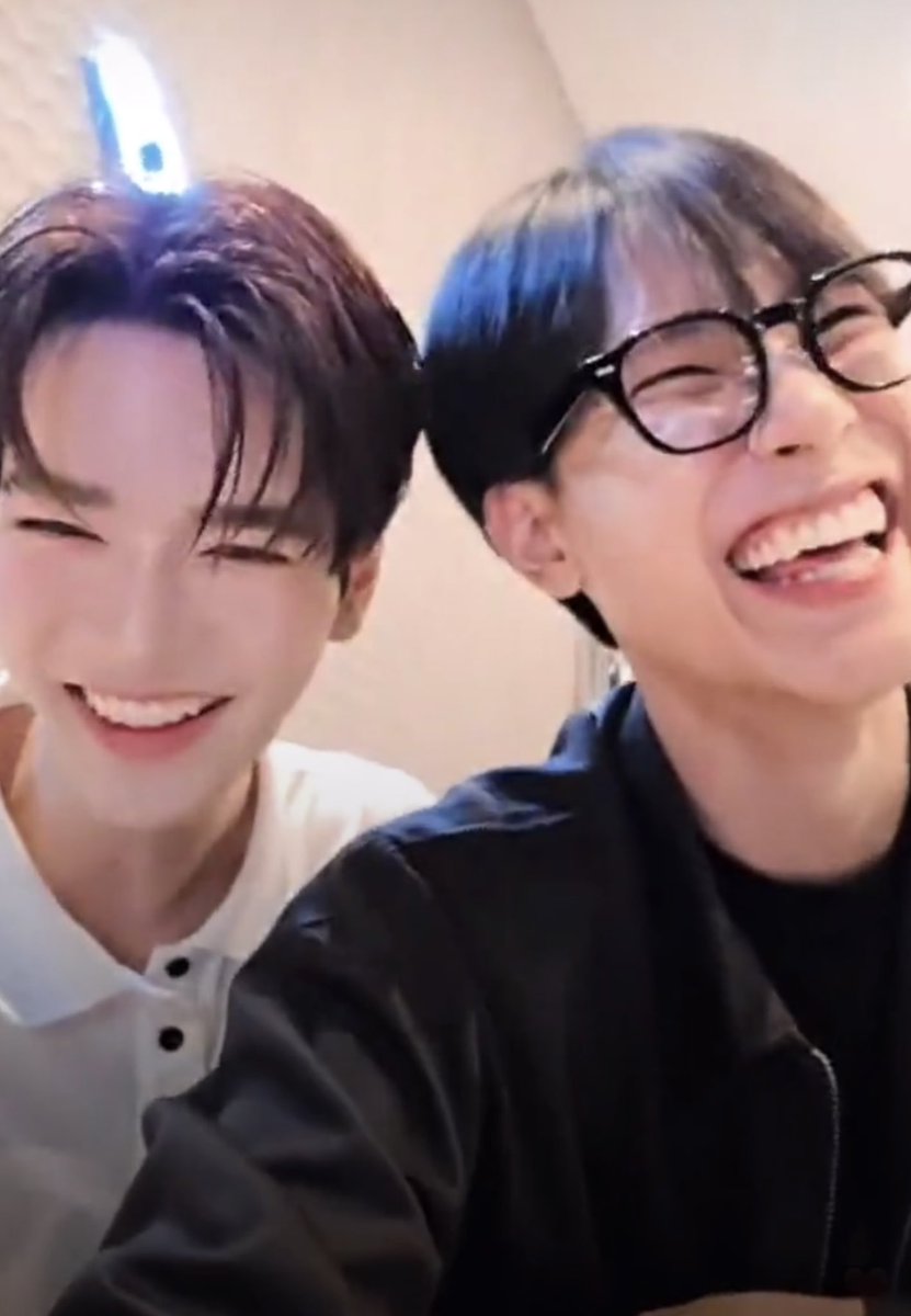 meanlism's tweet photo. พี่เต: เมื่อไหร่พี่ไฟฟ้าจะเมา เพราะกินไวน์

จะบ้ามากกพี่เต5555555555555555555555 แล้วจูม้าคเสียอาการจริง เอนดู555555555555555
#Perfect10LinersEP17 https://t.co/0v3ZWiTYy7