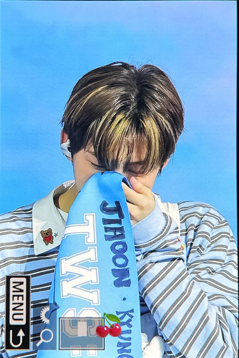 Cherishoon_3028's tweet photo. 250216 팬미팅

🫳🏼🫳🏼

#투어스 #지훈 #TWS #JIHOON https://t.co/bdi7rWXK6F