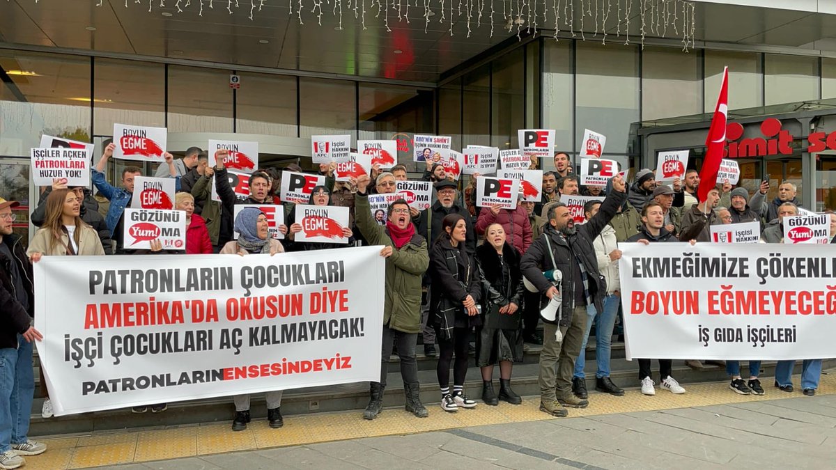 SamsunTKP's tweet photo. KFC ve Pizza Hut işçileri hakkını alana kadar bu kavgadan bir adım geri atmayacağız.

ABD uşağı para babası İlkem Şahin'i uyarıyoruz:

Bu toprakların emekçilerini karşına alma. Bizi façası bozuk sahiplerine uşaklık edenlerle karıştırma!

#İşGıdaİşçisiHakkınıİstiyor https://t.co/UCgTvVsHtr
