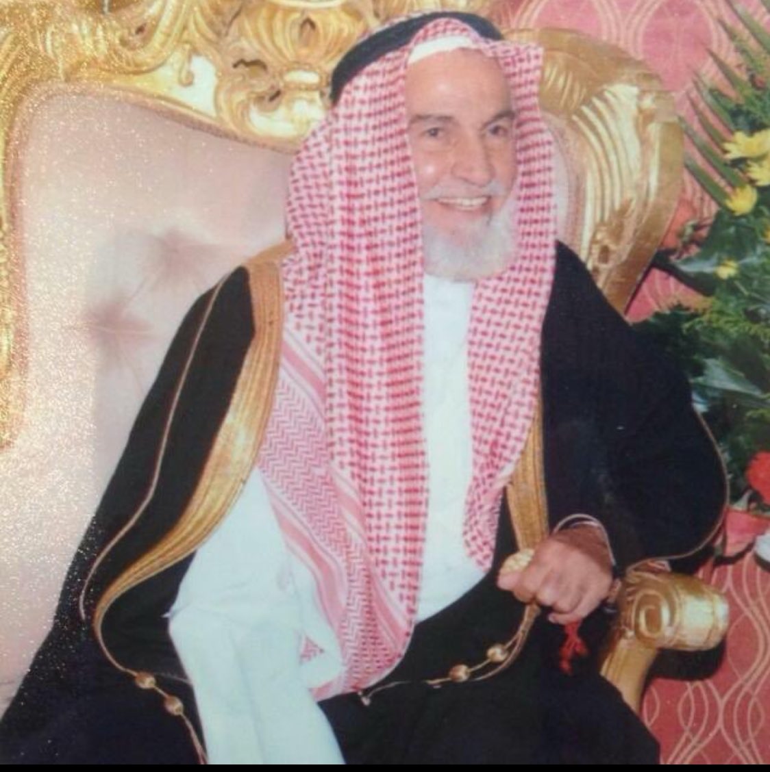 عظم الله أجركم، وأحسن عزاكم، وغفر لميتكم. أحر التعازي لكم وصادق المواساة ، نسأل الله أن يرحمه ويسكنه فسيح جناته ويلهمكم وجميع أهله وذويه الصبر والسلوان 

نعزي عائلة الطواله الكرام بوفاة 
              
الشيخ سعود شامان الطواله (ابو سعد )

الله يرحموه ويغفرلوه