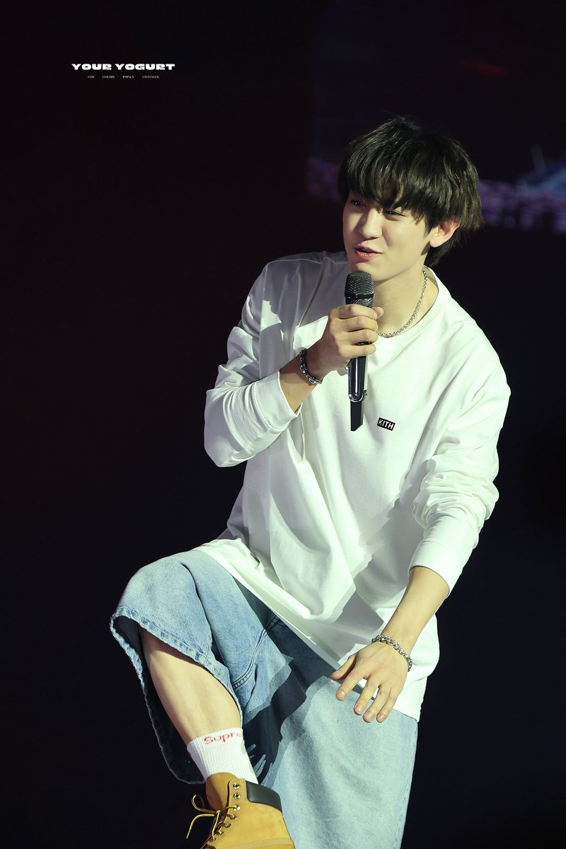 YOUR__YOGURT's tweet photo. 신발도 벗어까요?

#CHANYEOL #찬열 
#EXO #엑소 #weareoneEXO
#CHANYEOL_都市風景_City_scape_Epilogue
#2025_CHANYEOL_LIVETOUR #都市風景 https://t.co/kRWZdtWDpF https://t.co/WQ5ok5UB8H
