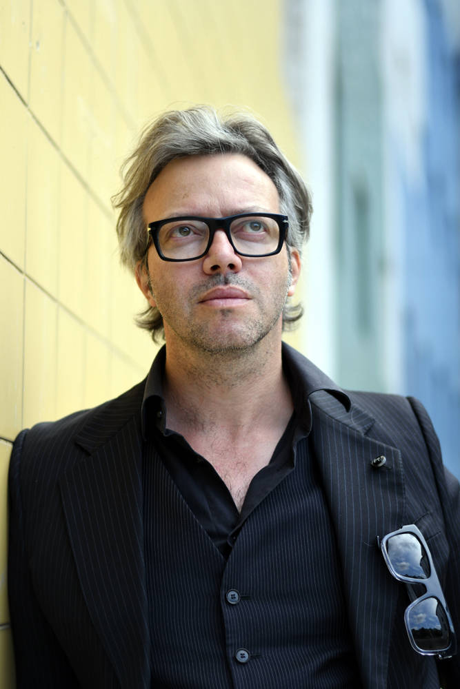 DeclanDowns's tweet photo. Viktor Antonov, Art Director for Half-Life 2 &amp; Dishonoured has sadly passed away today at the age of 53.

His work is legendary and iconic. He was a key figure in my love of art and desire to make concept art and game art in general.

Rest in Peace. Your impact will be eternal. https://t.co/SwMUDvxSqp