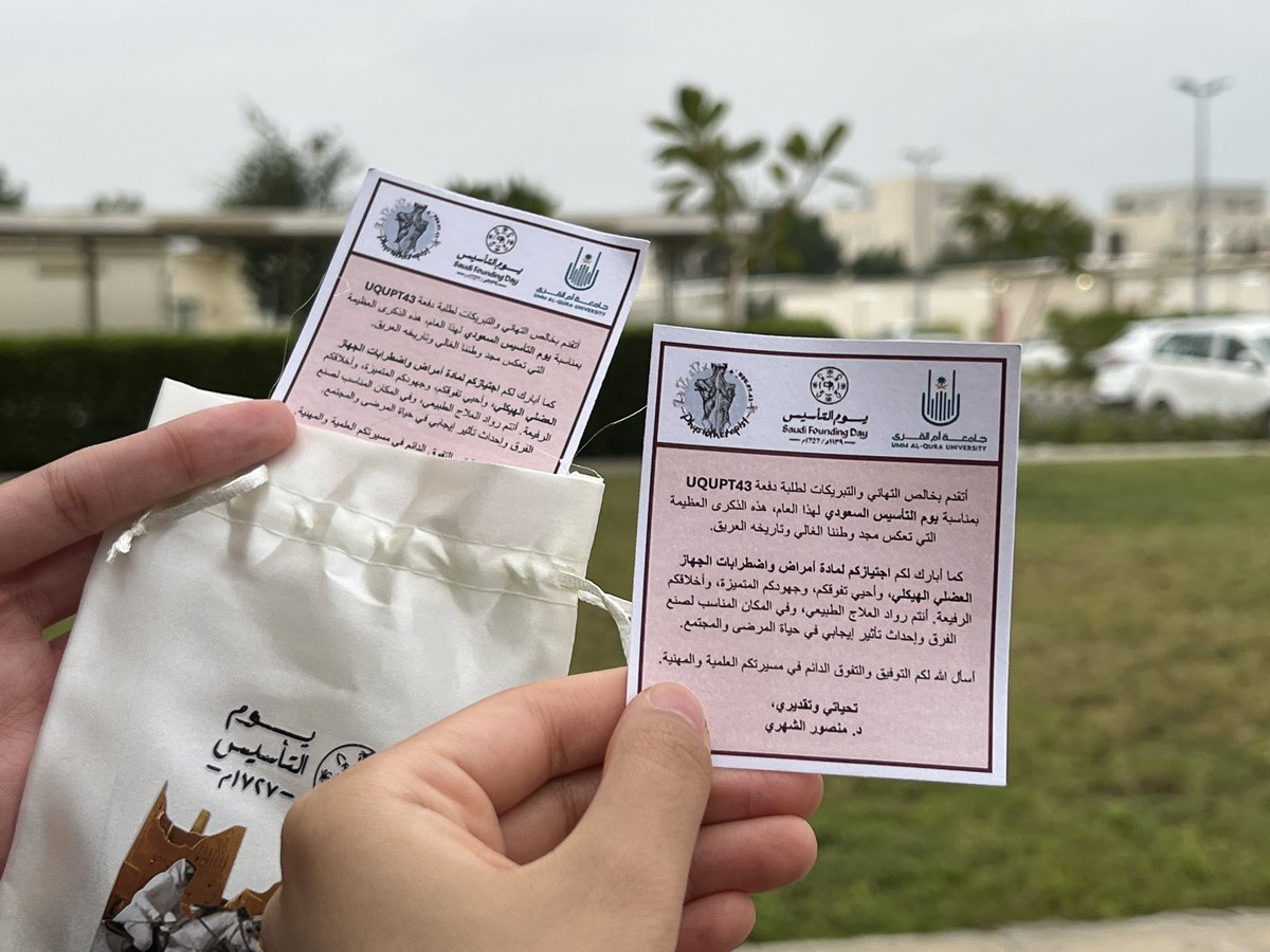 PTWEAM's tweet photo. Thank you for this beautiful gift Dr.Mansour. I’d also like to take this opportunity to thank you for your passionate teaching throughout this semester. Your lectures were both enjoyable and informative🧠, and i hope we met (or even exceeded🫣) your expectations👏🏻.
#UQUPT43 https://t.co/wogWdvWvPY