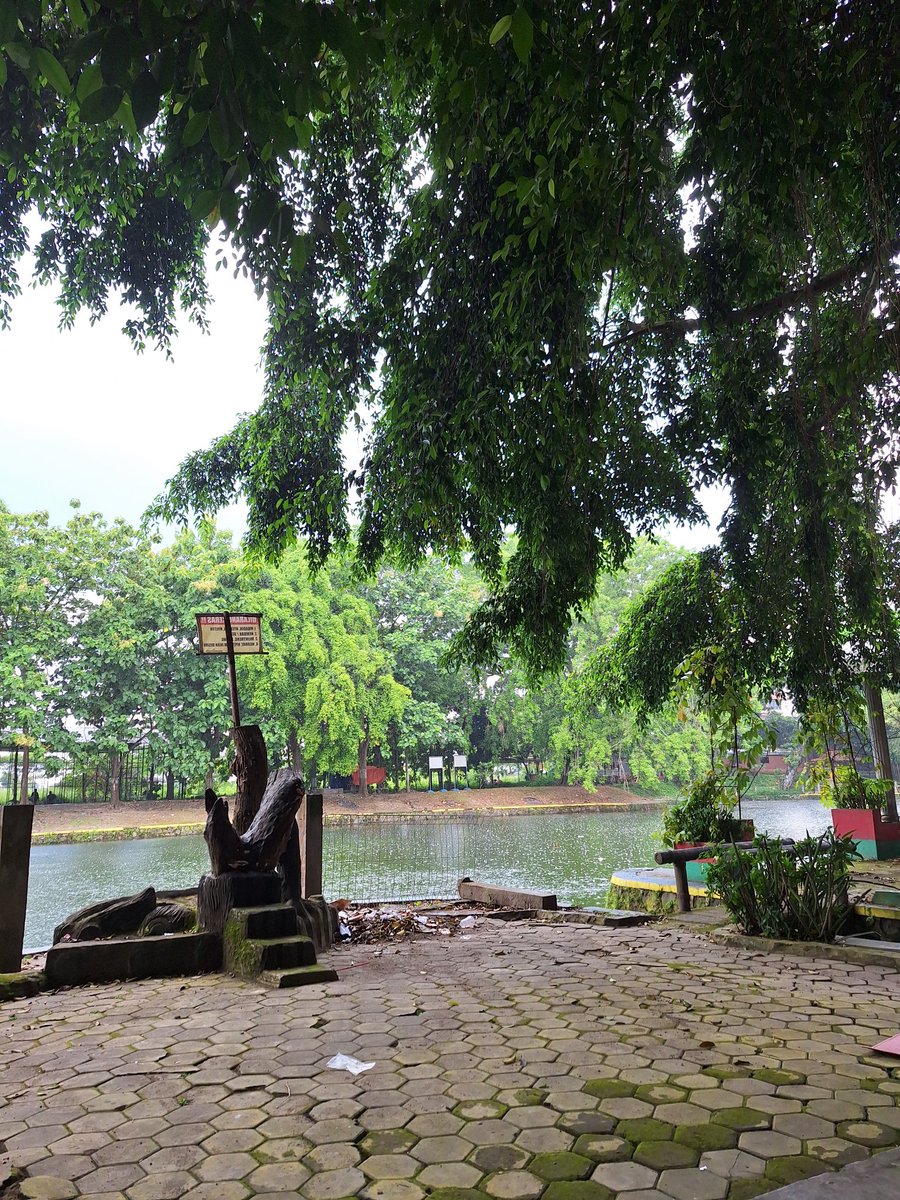 hrdknrs's tweet photo. Sebenernya happy sih bisa kerja di Klaten, deket dari rumah, deket dari orang tua, ada view kaya gini dibelakang kantor, dengan gaji yang bisa dibilang lumayan juga dan yang lebih penting kerja sesuai passion wkwk.

Alhamdulillah bgt🫶🏻 https://t.co/D5UgLgtHRd