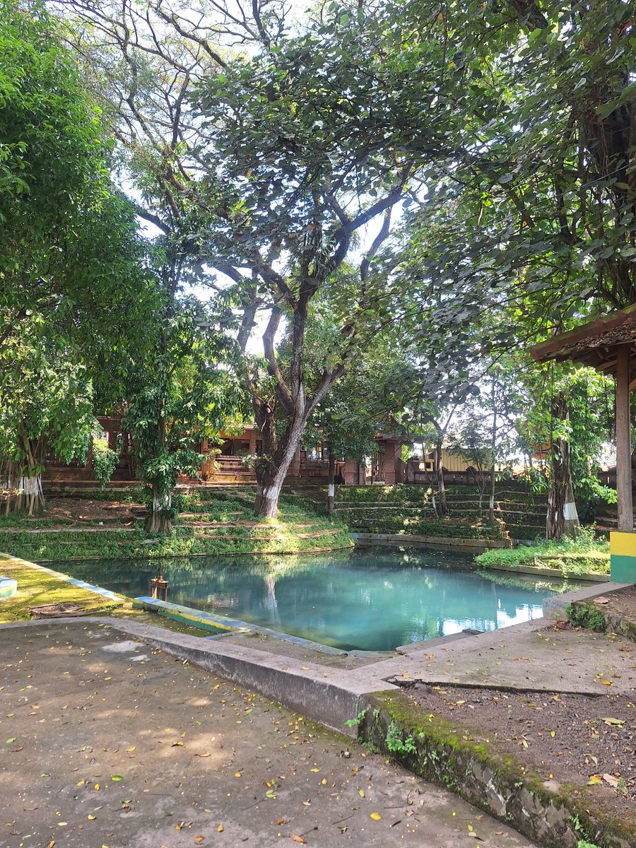hrdknrs's tweet photo. Sebenernya happy sih bisa kerja di Klaten, deket dari rumah, deket dari orang tua, ada view kaya gini dibelakang kantor, dengan gaji yang bisa dibilang lumayan juga dan yang lebih penting kerja sesuai passion wkwk.

Alhamdulillah bgt🫶🏻 https://t.co/D5UgLgtHRd