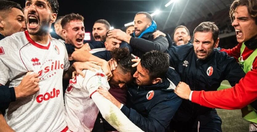 WBouchenafa's tweet photo. l'Algérien🇩🇿 #mehdi_dorval  victime d’insultes racistes en Italie 🇮🇹...
@Algeria_FC https://t.co/6Y4TNfacvP