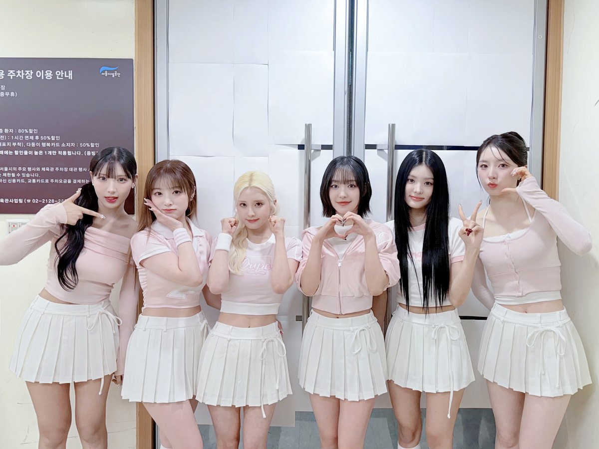 [📸] 250216 @ 32주년 한터뮤직어워즈 2024

LIGHTSUM이 'Hanteo-choice K-POP Female Artist'상을 수상했습니다!
LIGHTSUM에게 큰 사랑을 보내주신 SUMIT 정말 감사합니다!
앞으로도 오래오래 함께해요❤️

#LIGHTSUM #라잇썸
#HanteoMusicAwards #HMA2024 #한터뮤직어워즈