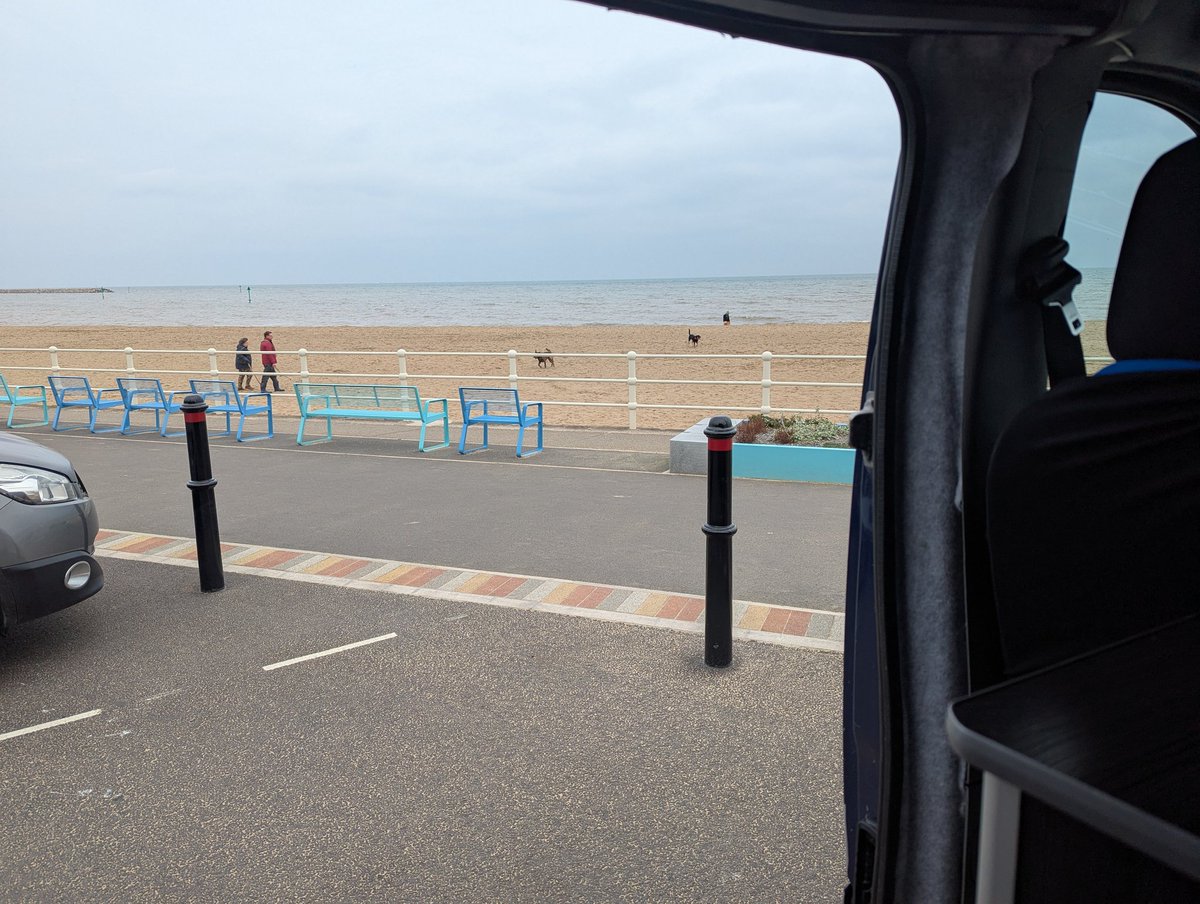 Littleleebone's tweet photo. After a night on the drive had a lovely run out to Wales, a nice walk now parked up Colwyn Bay. Brew and a pot noodle
#vanlife #vanlifeuk #northwales https://t.co/7kk0VaqQif