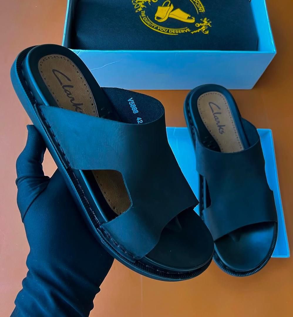 napendezafrika's tweet image. Ngozi tupu, soli laini sana haiumizi una shida ya miguu au unapenda kutembea hii ni kwa ajili yako size 39-45 Tzs 75,000/- ipate wasapu 0653812224.