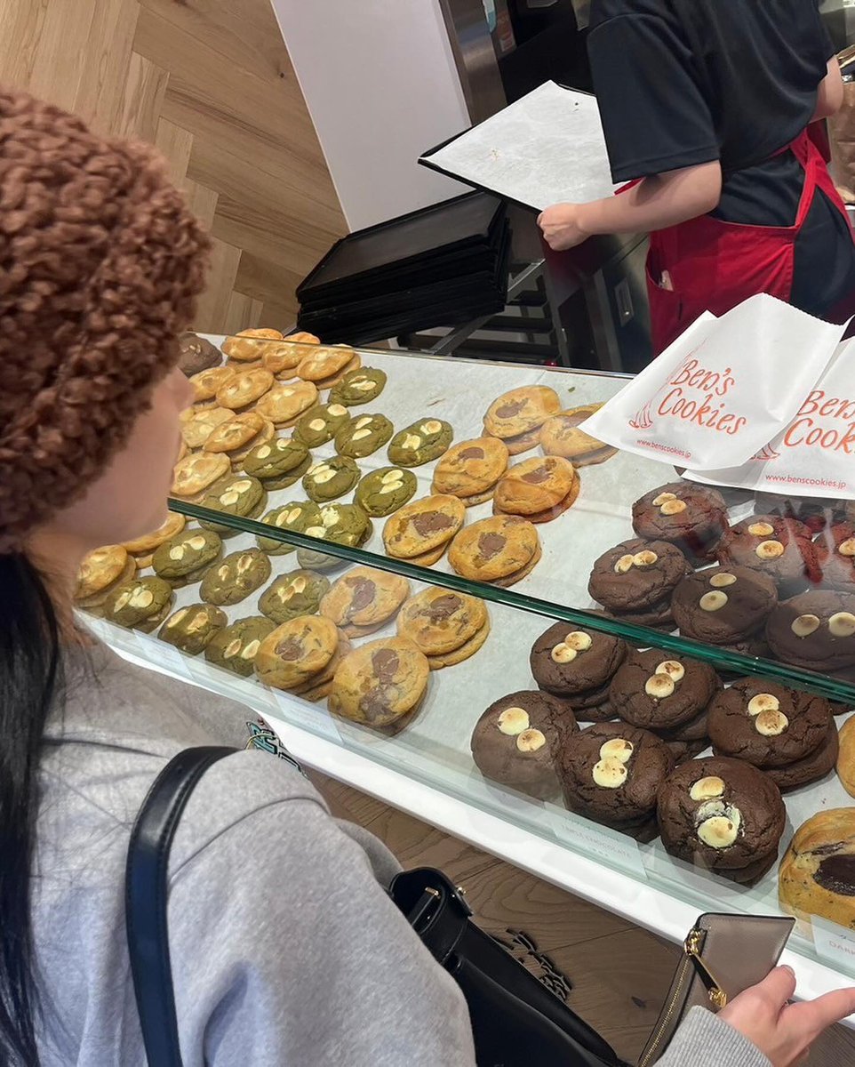 ミナちゃん商品 ミナちゃんが3.16に空港でつけてた日焼けキティはサナちゃんからのお