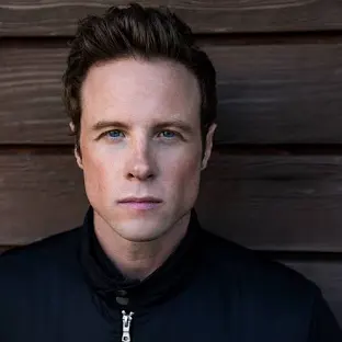 merlinpapin3's tweet photo. .@FredOL69007 On souhaite un Bon anniversaire à #AshtonHolmes qui a 47 ans on peut le voir dans
Acts of violence
Bosch
Criminal Minds
Motive
Supernatural https://t.co/5VpI6zCsBm