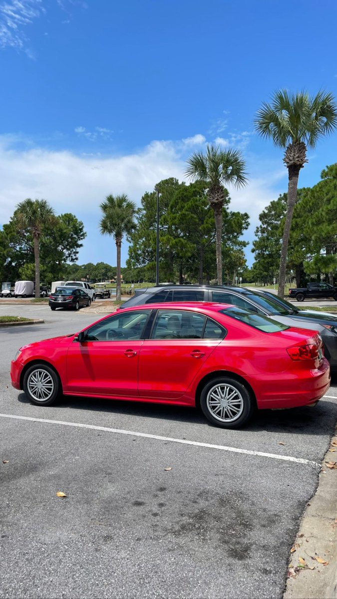 cleanswoosh's tweet photo. @leautogram tuve uno rojo con cuero camel en estados unidos, una hermosura. Lo extraño todos los dias https://t.co/QCQbsi4j97