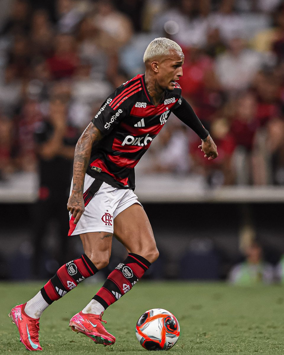 Flamengo's tweet photo. Joia 💎 

#CRF https://t.co/fyk65uXr19