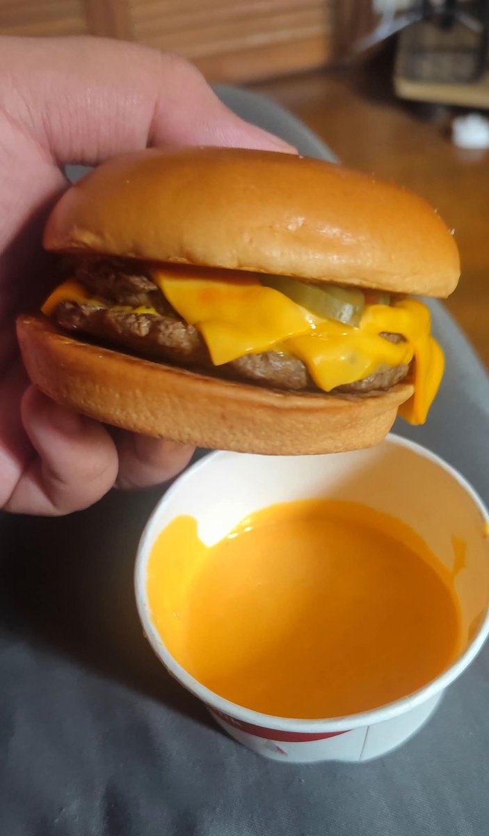 BigYellowShep's tweet image. It was alright, not too bad but not too good haha 🍔
