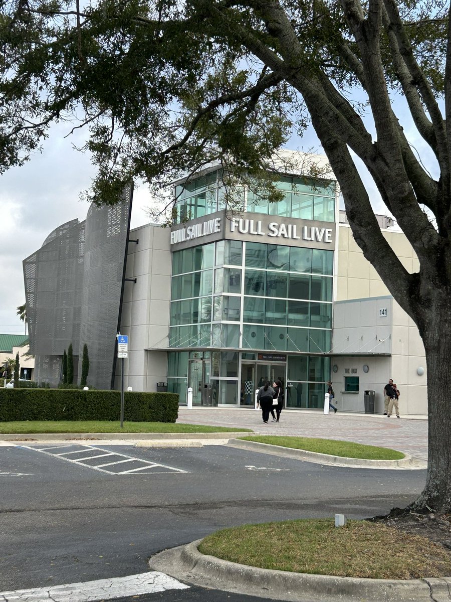 k_chowning's tweet photo. @fullsailbts for an official tour. So excited! https://t.co/mjiOvppLkJ