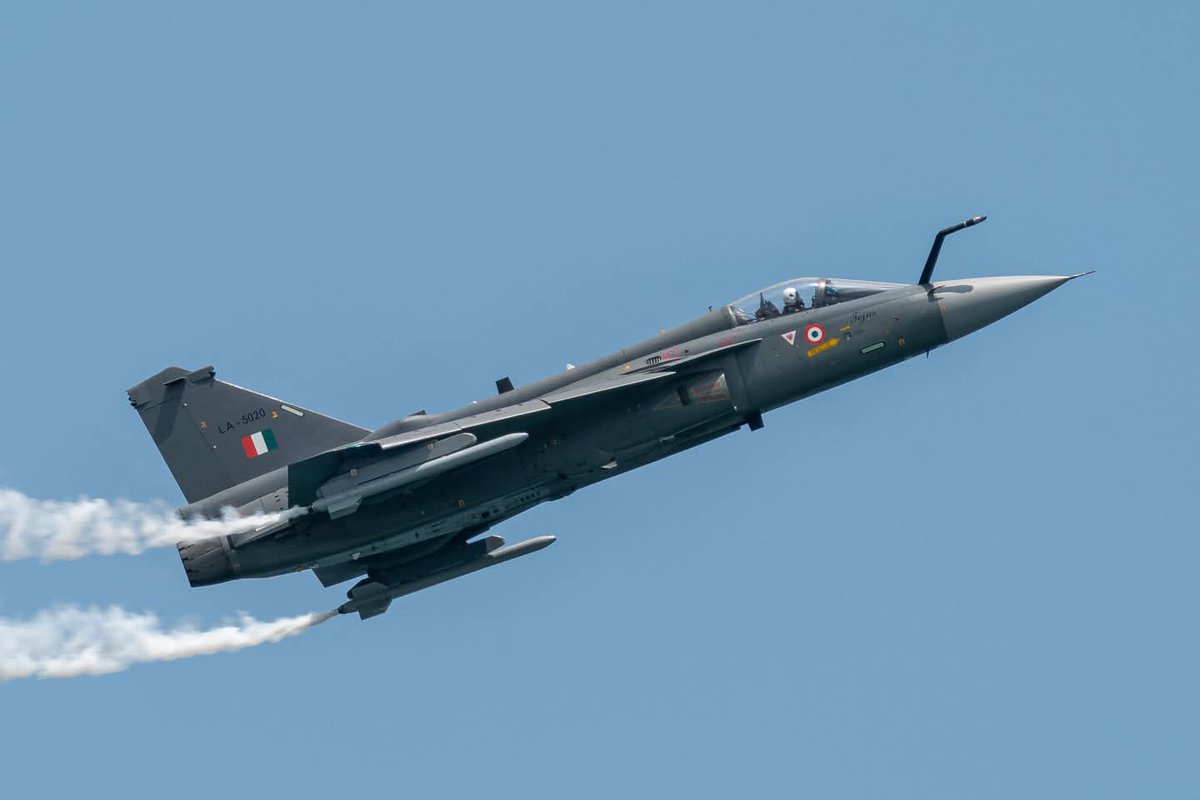 BP_Chua's tweet image. Indian Air Force HAL Tejas LCA
#SGAirshow #Airshow #aircraft #fighterjet #aviation #IndianAirforce #Airforce #photography