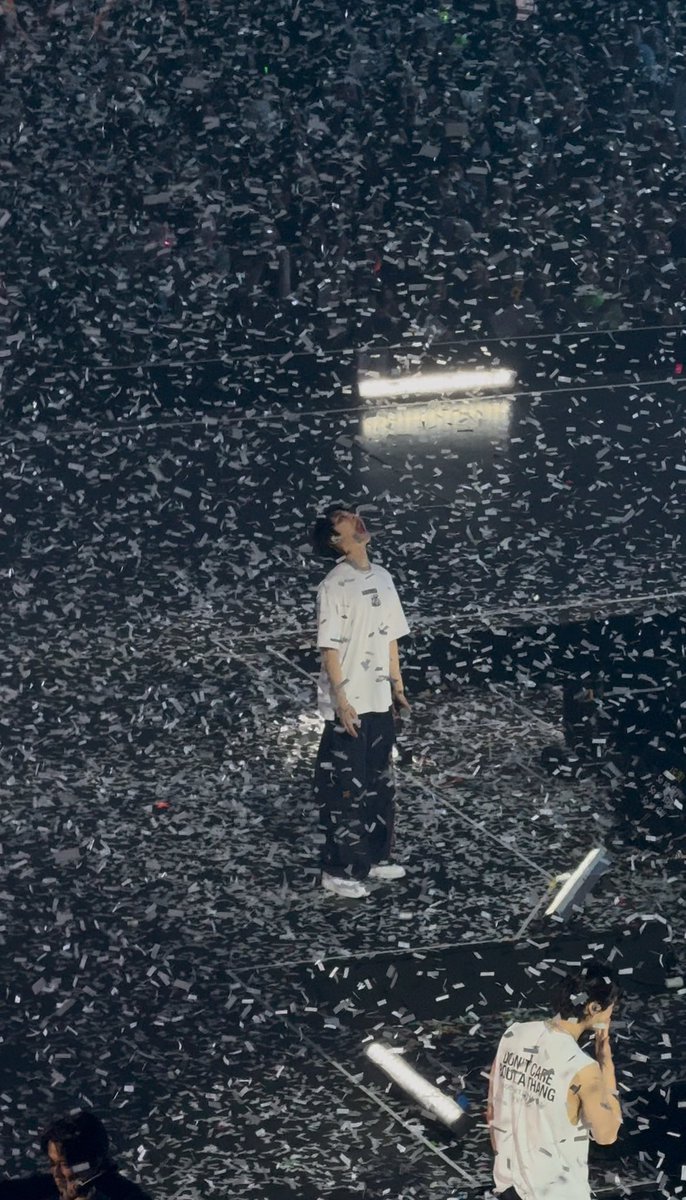 neocitystan's tweet photo. Doy the confetti eater 🤣🤣🤣🤣 https://t.co/ad72GxcIQj