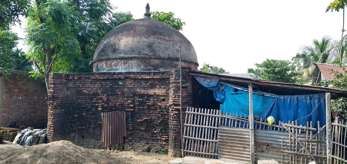 बिहार के कटिहार ज़िला के बारसोई के इमादपुर गांव में मौजूद एक पुरानी मस्जिद