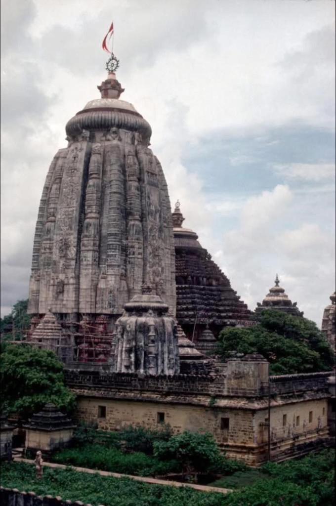 Ama_Jagannath's tweet image. ଶ୍ରୀ କ୍ଷେତ୍ରର ବହୁ ପୁରାତନ ଛବି 
Very old picture of Shri Jagannath Dham Puri 

#JaiJagannatha #JagannathTemple  #PuriDham   #ShreeMandir #JagannathPuri   
#Puri #Odisha     #ama_jagannatha_digital  
#ameodiaamajagannathofficial #Ame_odia_ama_Jagannath
