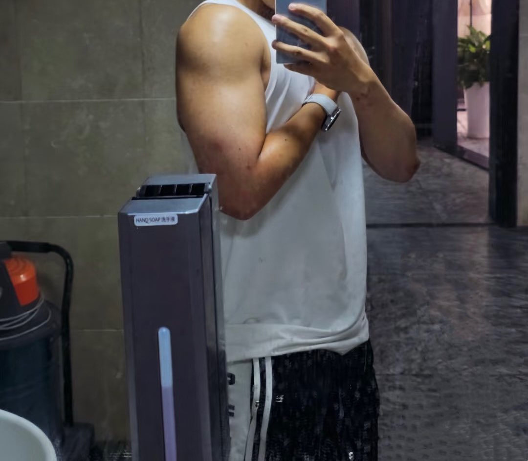 复活第一推  #健身  #肌肉 #黑皮 #寸头