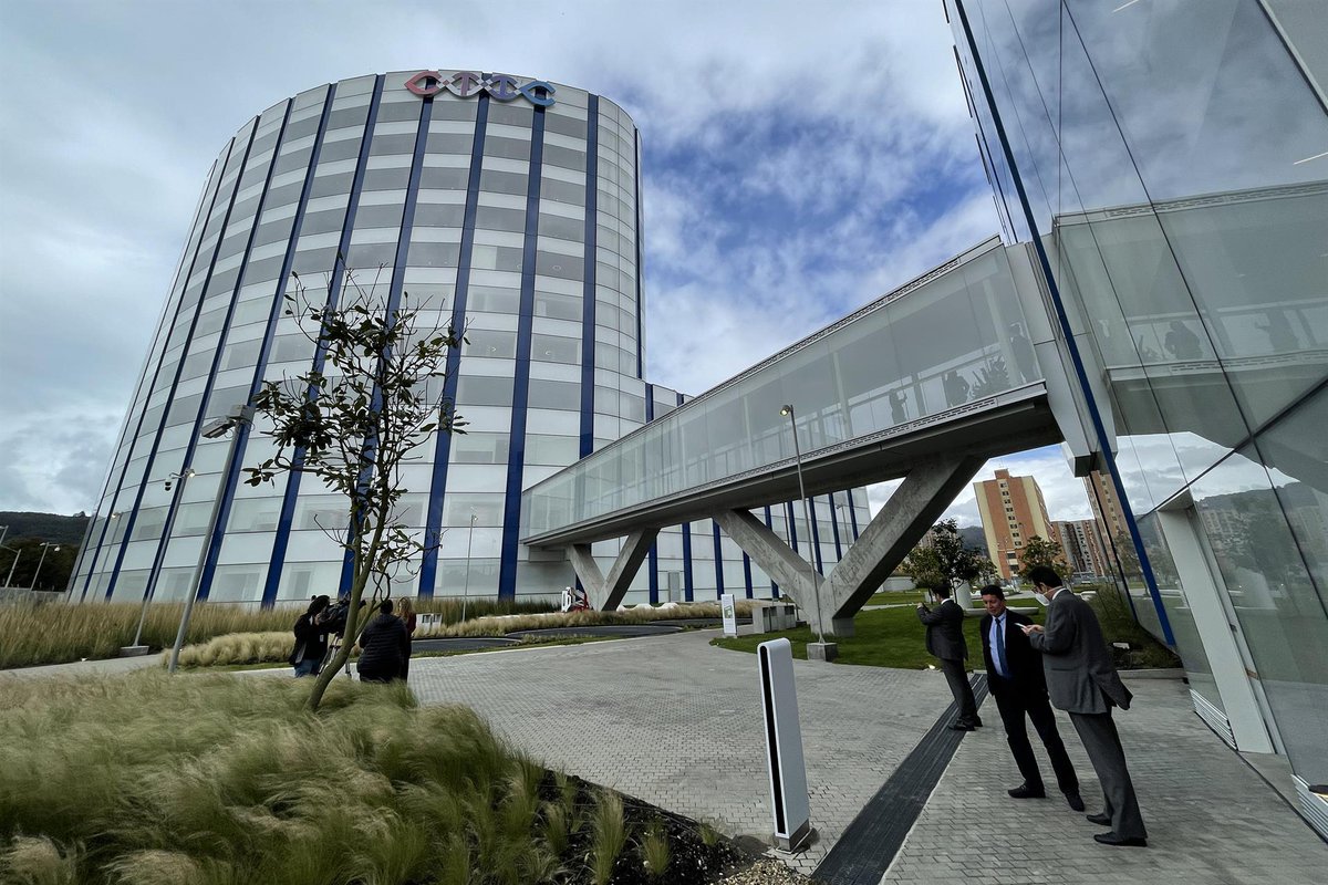 codiguillos's tweet image. Hospitales con Duque // Con Petro