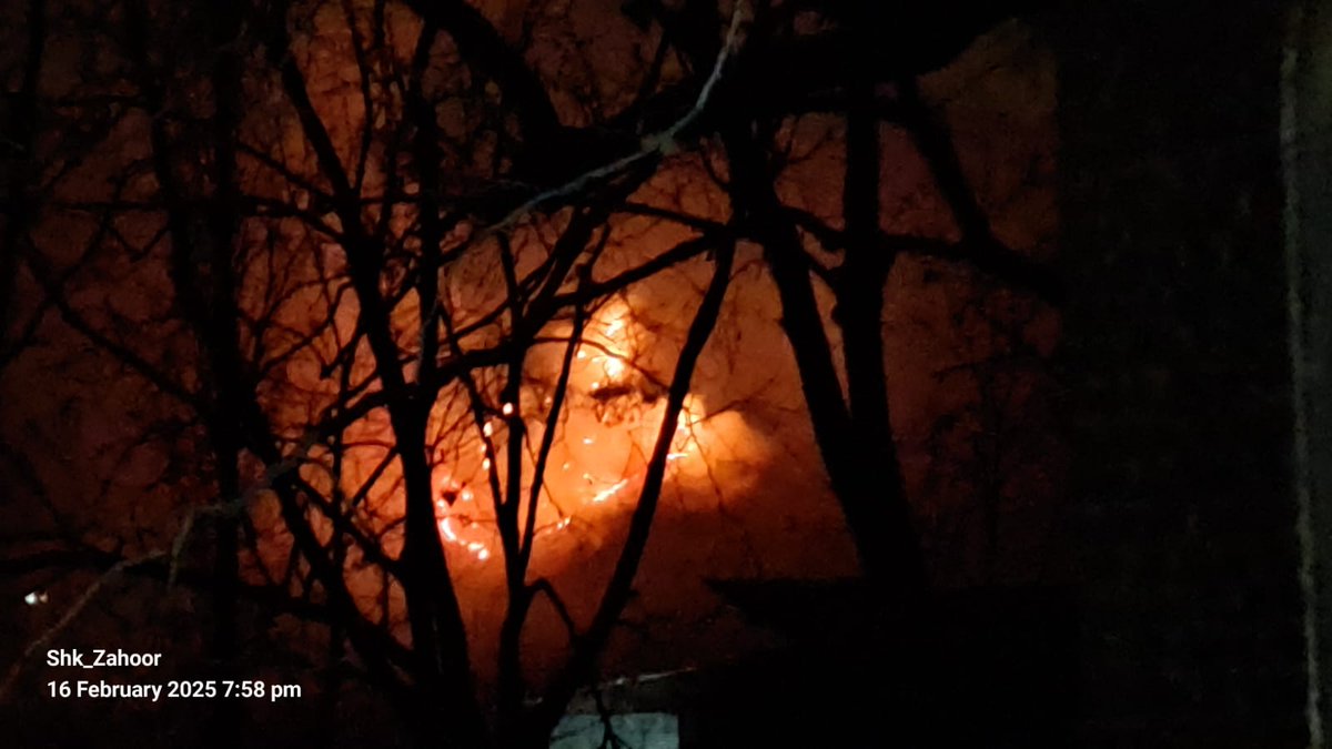 mirzagowhar17's tweet photo. Fire engulfed Tral forests at multiple locations.
Major fire visible at almost 7-8 different locations https://t.co/HEunA6yUKZ