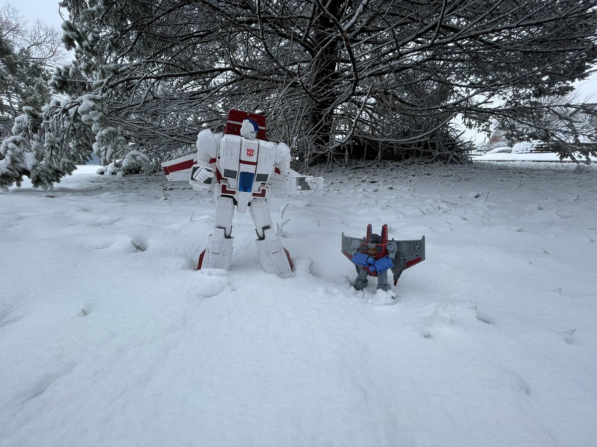 AceInSpacePNG's tweet image. Snowday! Oh boy hope my partner doesnt become trapped in the artic!!
#transformers #jetfire #starscream #skyfire #skystar