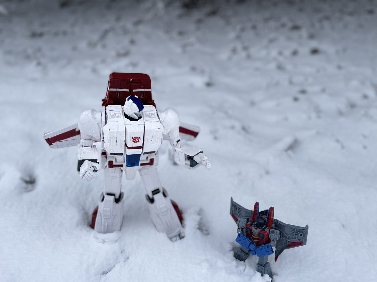AceInSpacePNG's tweet image. Snowday! Oh boy hope my partner doesnt become trapped in the artic!!
#transformers #jetfire #starscream #skyfire #skystar