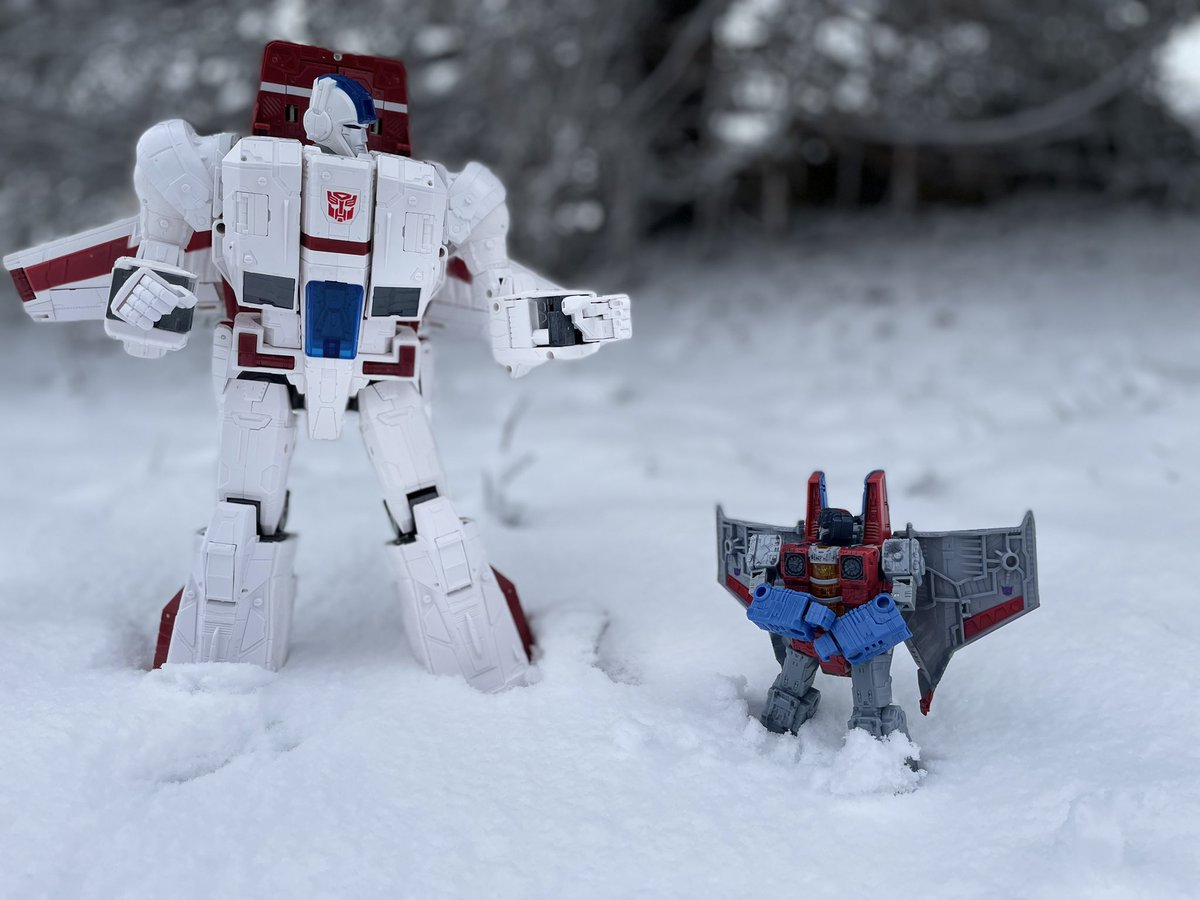 AceInSpacePNG's tweet image. Snowday! Oh boy hope my partner doesnt become trapped in the artic!!
#transformers #jetfire #starscream #skyfire #skystar