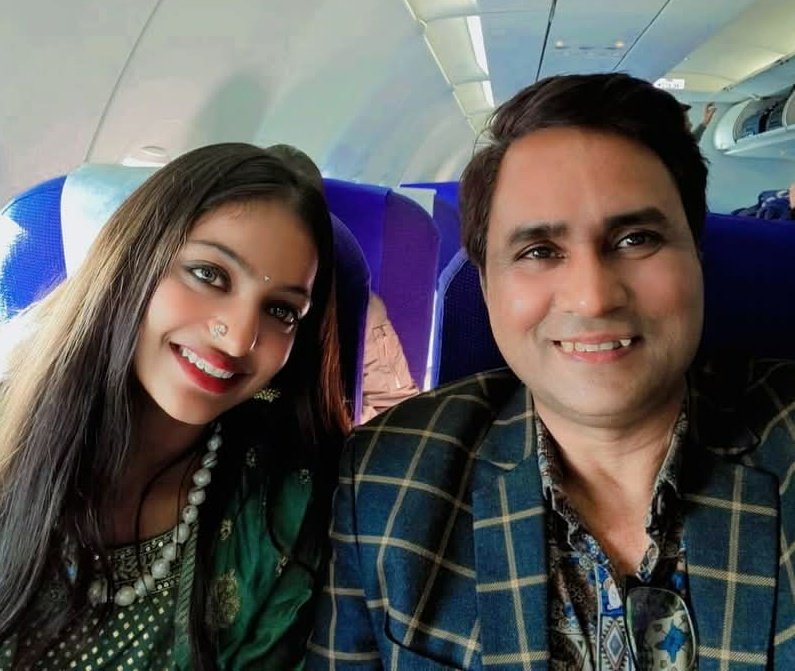 SAD NEWS 🚨 वरिष्ठ पत्रकार अभिषेक उपाध्यक्ष ने अपने यूट्यूब चैनल पर खुलासा किया है मोनालिसा एक बड़े ट्रैप में फंस गई है.

अभिषेक उपाध्याय ने बंगाल डायरी, राम की जन्मभूमि और काशी टू कश्मीर फिल्मों के प्रोड्यूसर जितेंद्र नारायण सेंगर उर्फ वसीम रुजवी का इंटरव्यू लिया.

इस इंटरव्यू