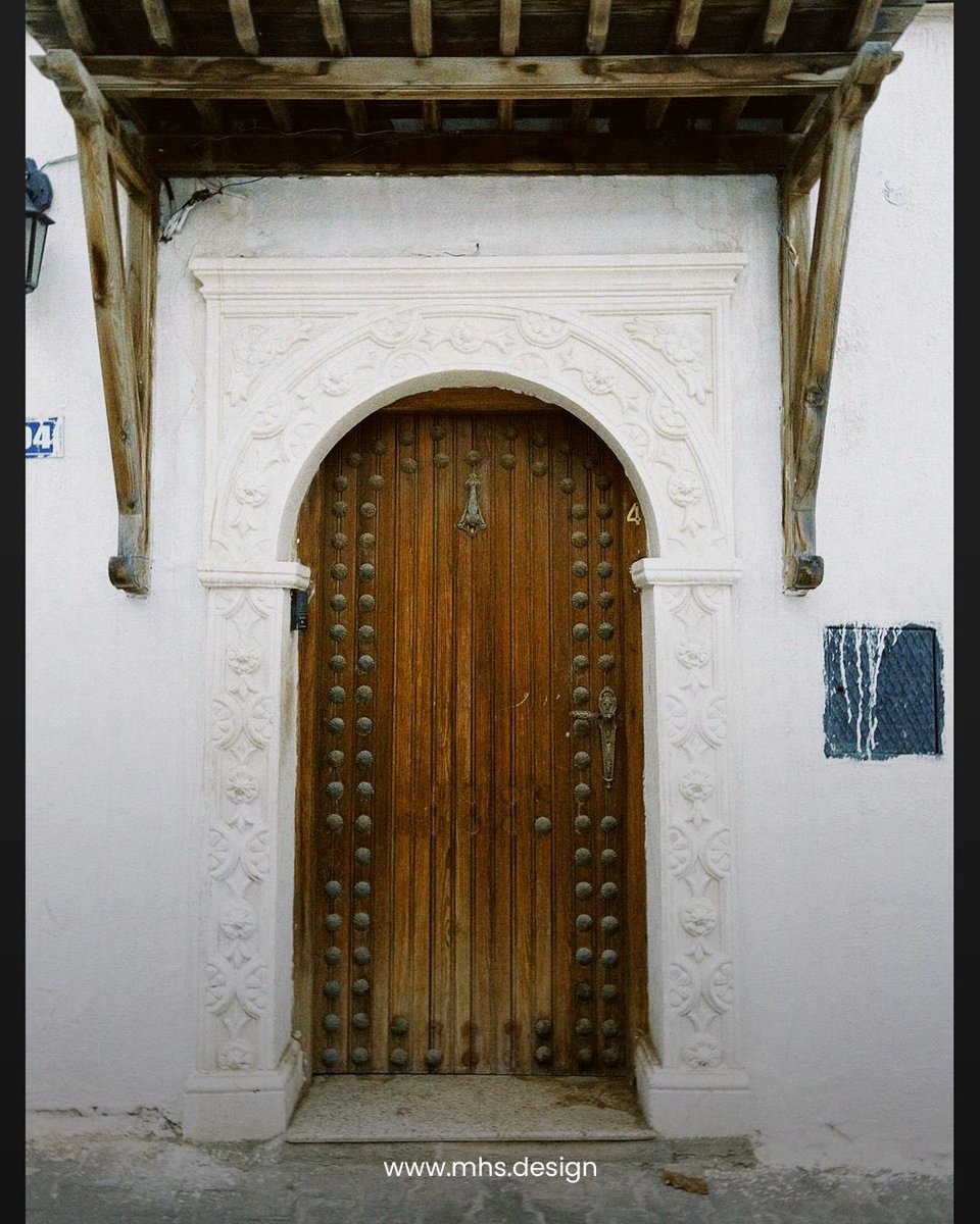 mhs_officiel's tweet image. Lors de ma visite à la Casbah 🇩🇿, j'ai été émerveillé par ses portes magnifiques. Chaque porte est une véritable œuvre d'art, racontant une histoire unique. Voici quelques-unes de mes photos préférées ! 📸✨ #Casbah #ArtUrbain #HistoireEnImages