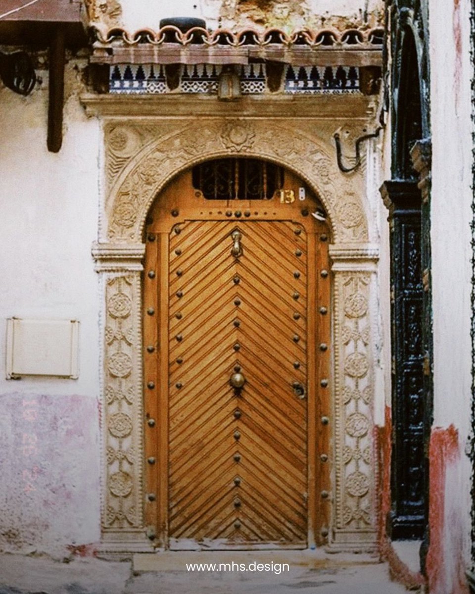 mhs_officiel's tweet image. Lors de ma visite à la Casbah 🇩🇿, j'ai été émerveillé par ses portes magnifiques. Chaque porte est une véritable œuvre d'art, racontant une histoire unique. Voici quelques-unes de mes photos préférées ! 📸✨ #Casbah #ArtUrbain #HistoireEnImages