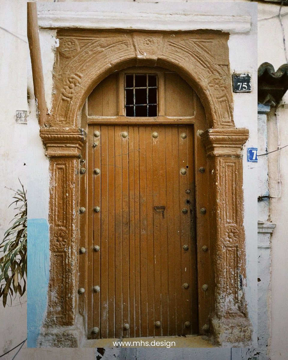 mhs_officiel's tweet image. Lors de ma visite à la Casbah 🇩🇿, j'ai été émerveillé par ses portes magnifiques. Chaque porte est une véritable œuvre d'art, racontant une histoire unique. Voici quelques-unes de mes photos préférées ! 📸✨ #Casbah #ArtUrbain #HistoireEnImages