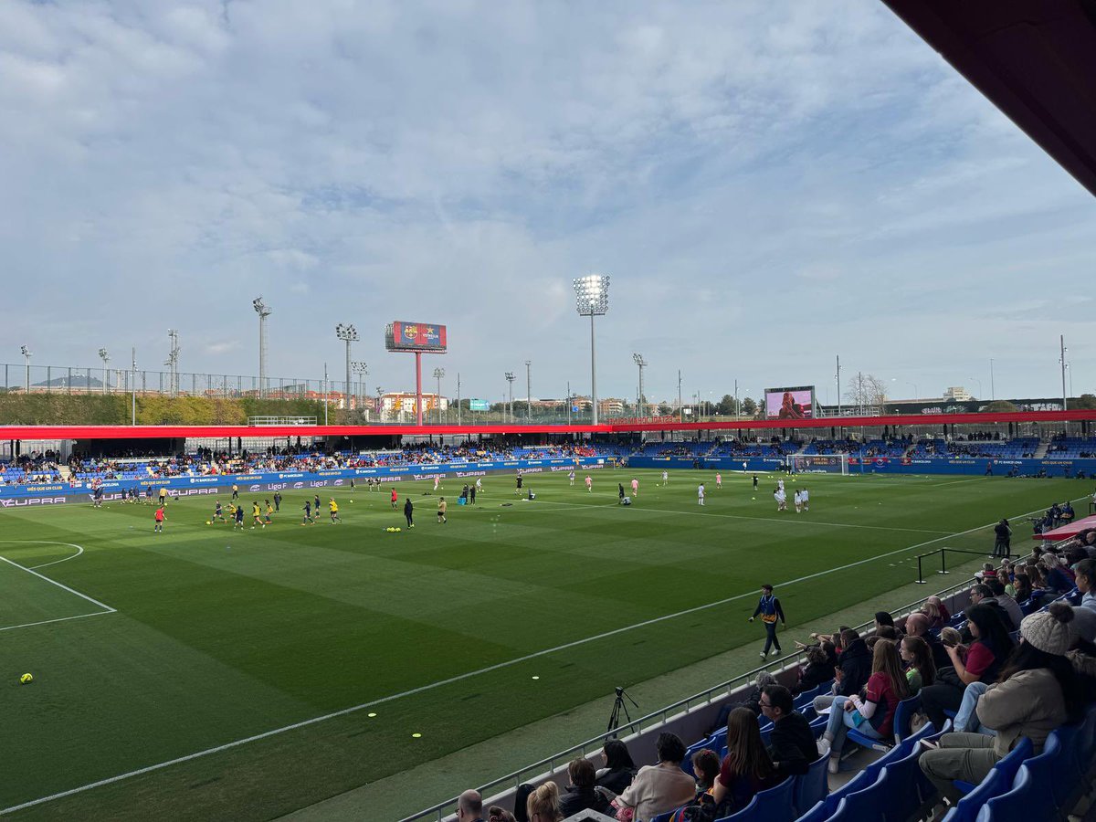 Część naszej grupy wybrała się na Estadi Johan Cruyff, by wspierać z trybun Ewę Pajor! ⚽️🇵🇱