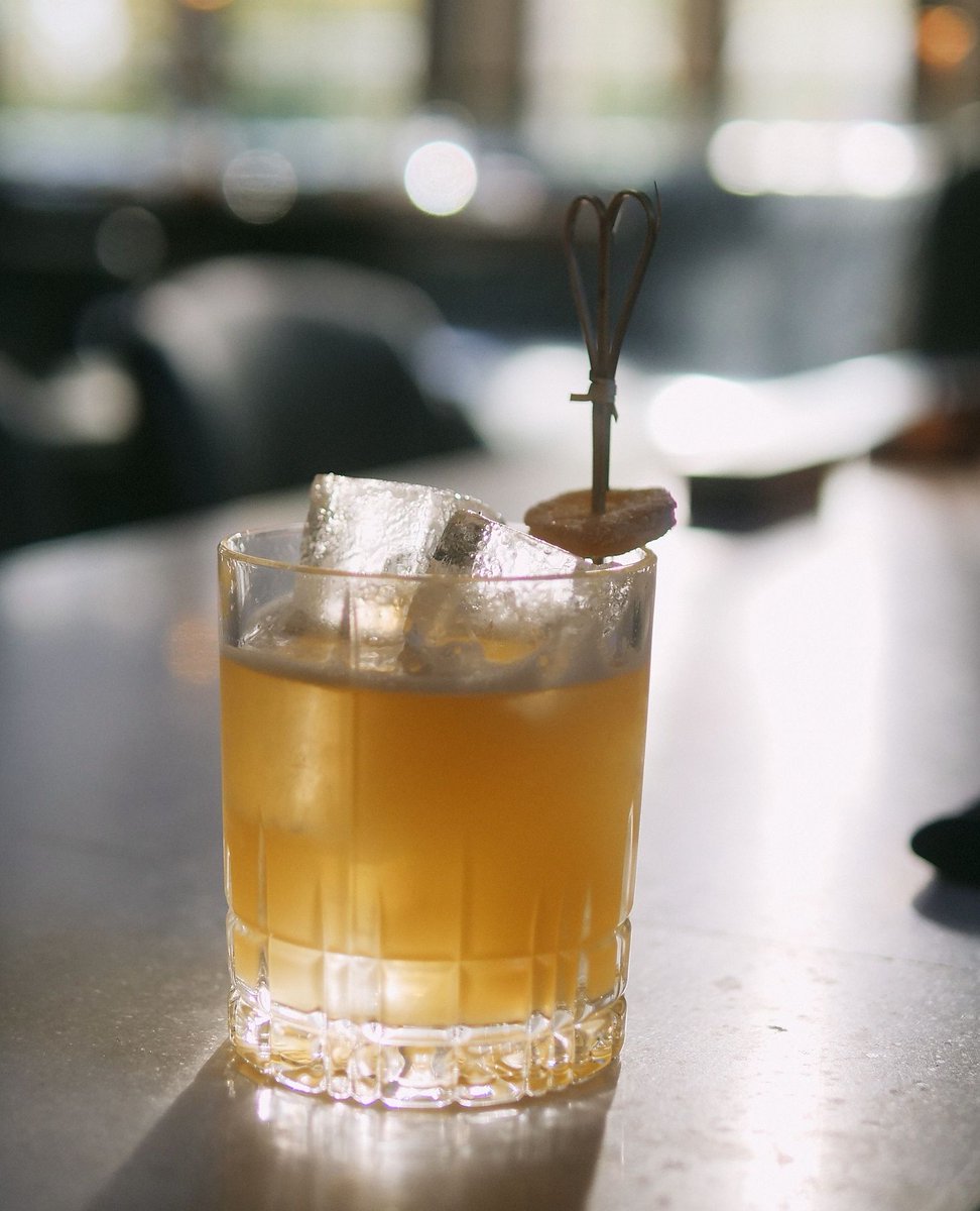 Sunday calls for a cocktail. 🍸

Settle in with a perfectly crafted drink this long weekend 

Reserve now: BlueBloodSteakhouse.com⁠

#BlueBloodSteakhouse #SundayCocktails #TorontoDining