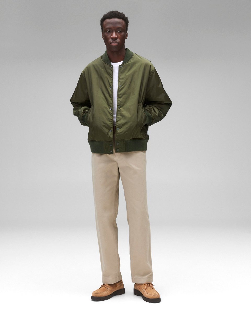 solestop's tweet image. The Reigning Champ Econyl Satin Nylon Stadium Jacket is made from water-repellent Econyl® nylon and features PrimaLoft® insulation, perfect for rainy or snowy days.

Reigning Champ spring 25&apos; collection is now available in-store and online.

#Solestop #ReigningChamp #Spring25