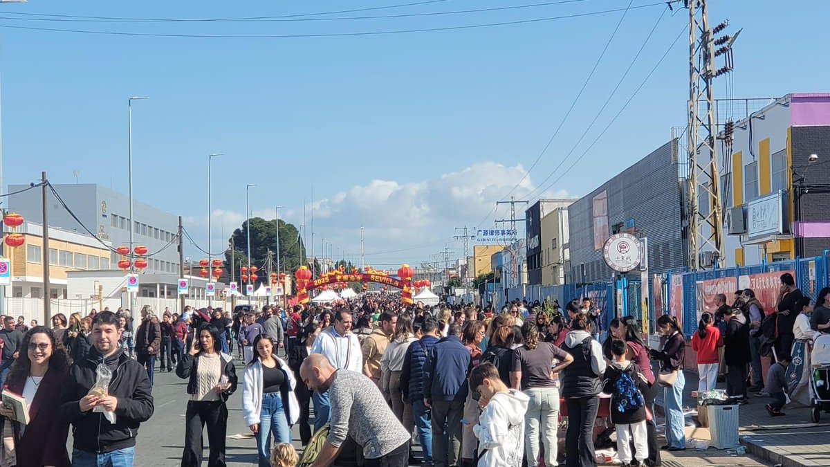 🐍🎉🐉¡El #AñoNuevoChino ya está en el <a href="/ParquePICA/">P. Empresarial PICA</a> y #SevillaHoy se ha volcado en la celebración! 🐍🎉🐉

Nuestro presidente, <a href="/FranRinconl/">Fran Rincón 🇪🇦🇪🇺</a>, no ha querido perdérselo y ha acompañado a la comunidad china y a los sevillanos que han acudido a las calles del PICA. ¡Gracias a todos!