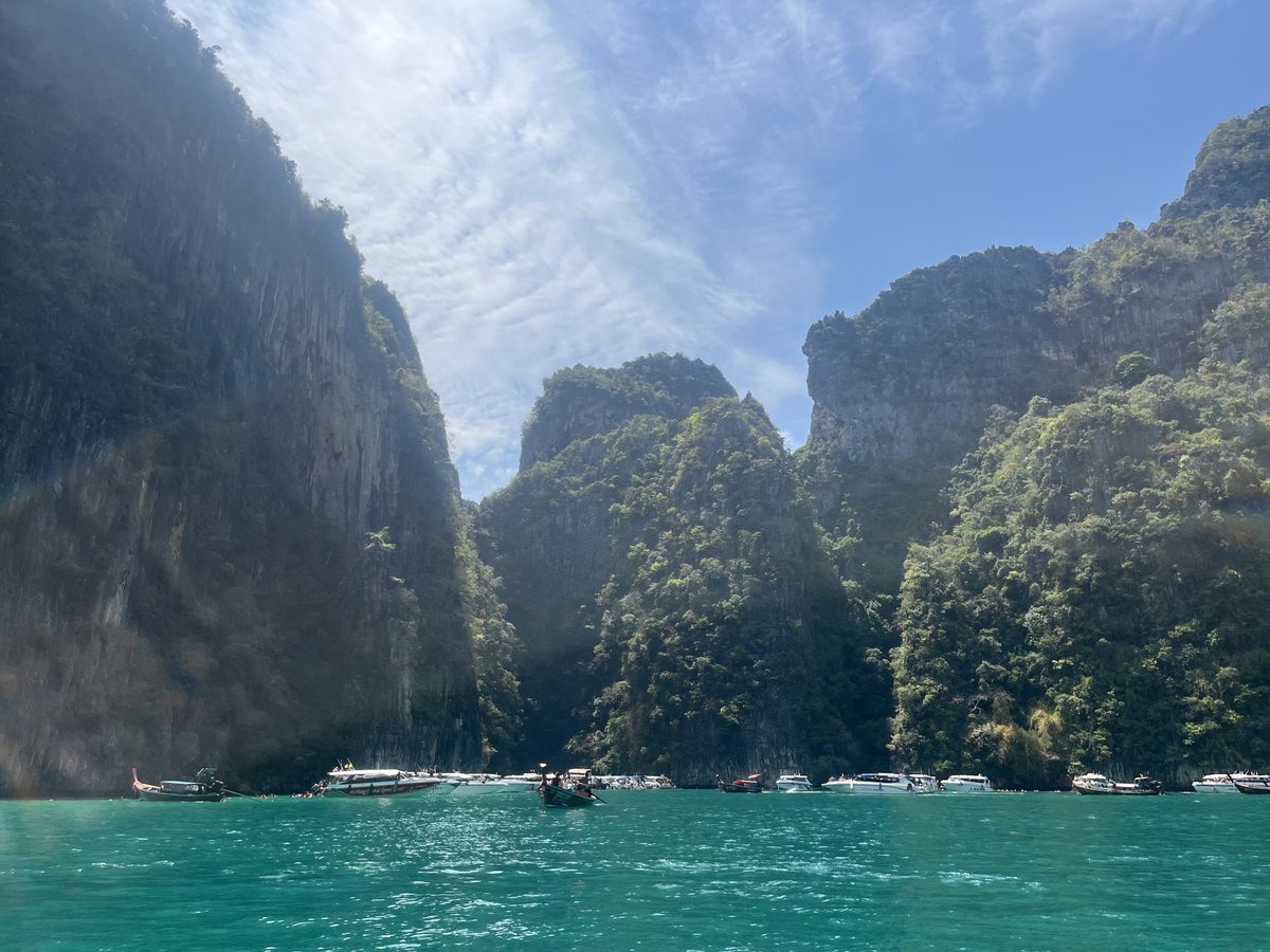 darrel_bryant's tweet image. Beautiful day in the Phi Phi Islands Thailand 🇹🇭 ☀️🕶️