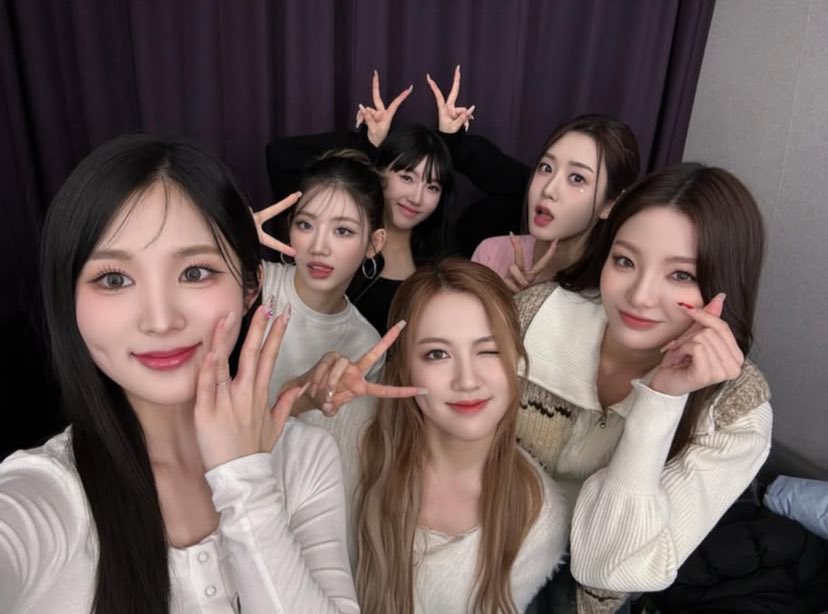 jyomaster's tweet photo. 4 anos das minhas meninas.

me sinto tão orgulhosa de ver o que vocês se tornaram e ainda vão se tornar, e feliz também de estar aqui desde o início. ver vocês juntas, sorrindo, e performando me salva todos os dias. eu amo vocês. obrigada, TRIBE! 🩵

#트라이비 #4diamondyears https://t.co/F3vwxYDJxT