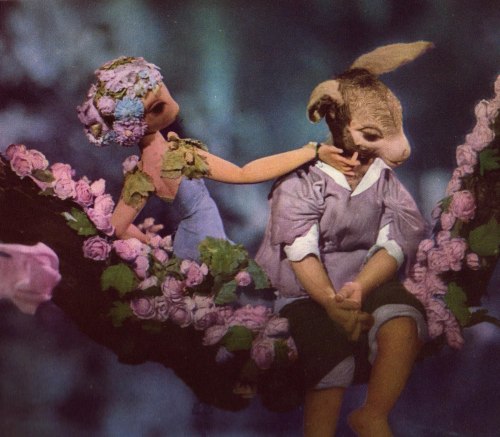 Hello #FolkloreSunday friends &amp; thanks for the timely reminder about looking for the positivity &amp; light.

There is still light, love and beauty in the world!  

'A Midsummer Night's Dream' (1959) dir. Jiří Trnka.