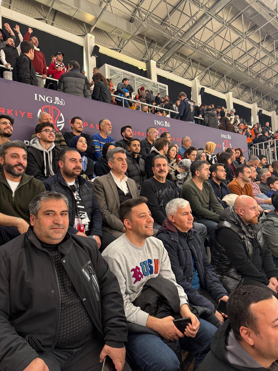 ING Türkiye Kupası 2025 Şampiyonu Fenerbahçe Beko! 🏆

Şanlıurfa'mızın ev sahipliğinde yapılan ING Basketbol Türkiye Kupası Finalinde Beşiktaş Fibabanka'yı yenerek Şampiyon olan Fenerbahçe Beko'yu tebrik ediyorum. 🏀🏆

#KupaŞanlıTopraklarda
<a href="/OA_BAK/">Dr. Osman Aşkın Bak</a> <a href="/hidoturkoglu15/">Hidayet Türkoğlu</a>