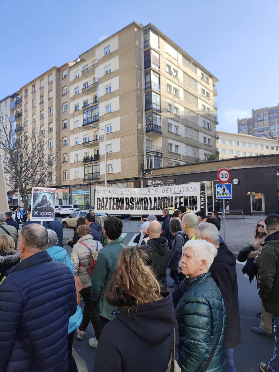 Nafarroako industriaren etorkizunaren alde.
Enplegu duina, lanpostuak defendatu eta deslokalizazioari mugak jarri. 

Con los y las trabajadoras de BSH, Nano Automotive, Siemens Gamesa, Sunsundegui, Tasubinsa, Tenerias Omega, VW y de todo Nafarroa.