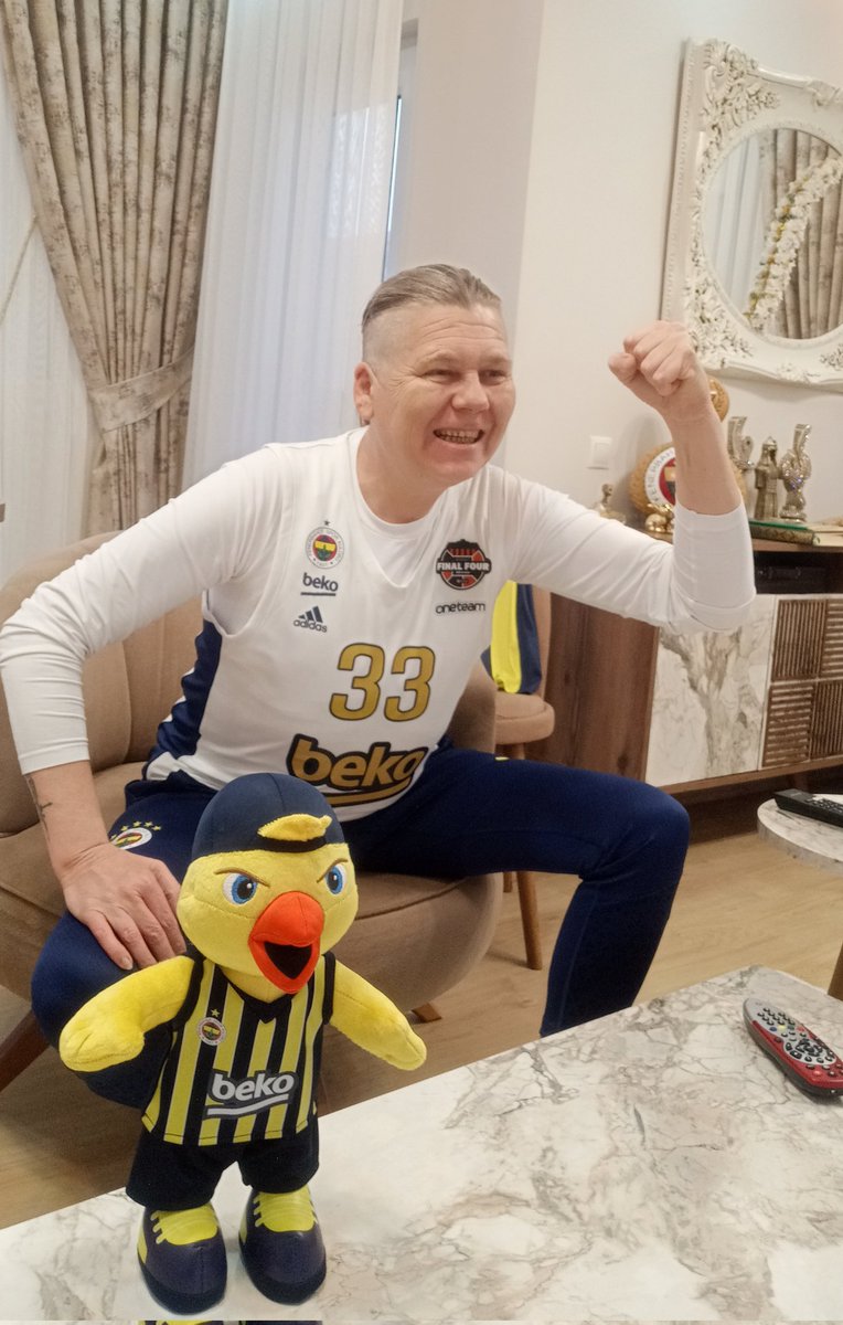 ING TÜRKİYE KUPASI ŞAMPİYONU <a href="/FBBasketbol/">Fenerbahçe Beko</a>  Teşekkürler 🙏🏻 çocuklar 💛💙 .... Ve seni sadece parkede değil stadyumdada görmek istiyoruz <a href="/YellowTheCanary/">Yellow</a>