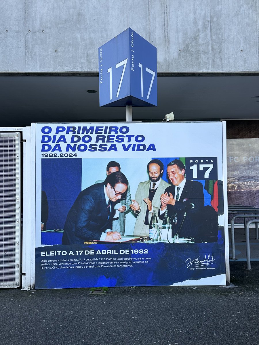 Cada um tem a porta que merece e esta é a minha!