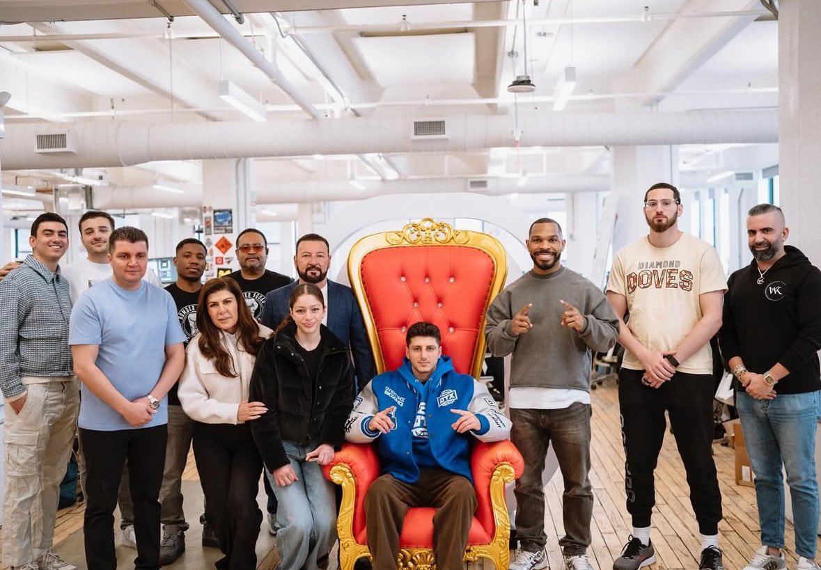 Jonny Mansour (@jonnymansour) on Twitter photo Excited To Announce That I Have Officially Signed A Promotional Contract With Overtime Boxing ✍️ Without My Team, My Family and All My Supporters None Of This Would Be Possible 💯
Thank You 🙏
@daznboxing <a href="/ttonez4/">Tony Palmieri</a> <a href="/joey_mansour/">Joey Mansour</a>
#otx12 #jonnymansour Excited To Announce That I Have Officially Signed A Promotional Contract With Overtime Boxing ✍️ Without My Team, My Family and All My Supporters None Of This Would Be Possible 💯
Thank You 🙏
@daznboxing <a href="/ttonez4/">Tony Palmieri</a> <a href="/joey_mansour/">Joey Mansour</a>
#otx12 #jonnymansour