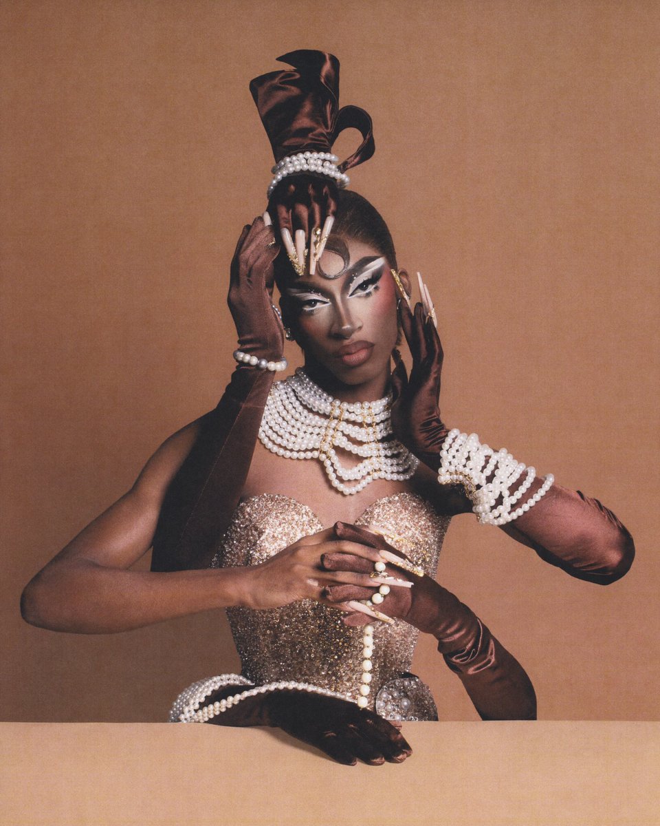 ☆ L A N A tweet media