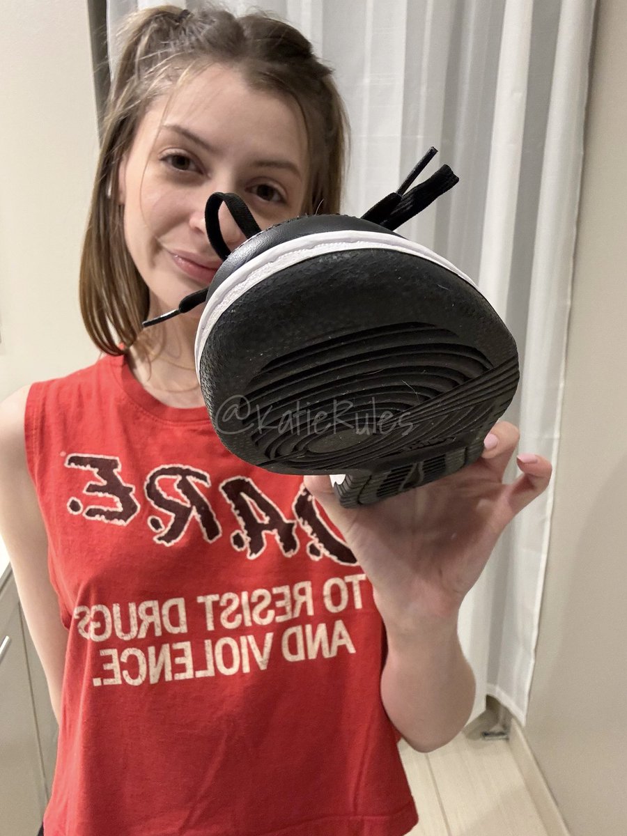 KatieRules's tweet image. ✨ RT GAME 👟✨

My sneaker slut is hungry 🤭

2/2/2
2 comments max
2 hours

GO 👟