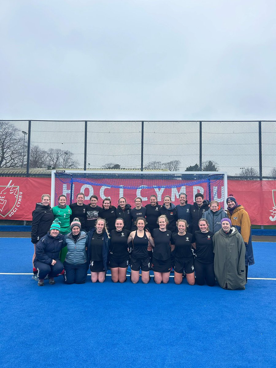 We. Are. Back. 🏴󠁧󠁢󠁷󠁬󠁳󠁿 
•
Quality training game vs @rafhockey 🙌🏾🏑 
•
#Training #SquadTime #Wales #Cymru #Season #Masters