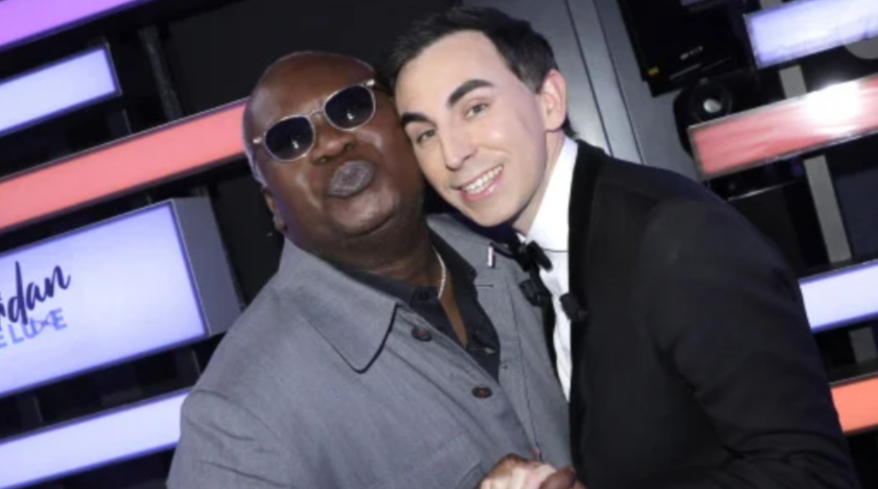 Mediasinfos's tweet photo. Demain (Lundi), c'est #OmarHarfouch qui sera l'invité de @Jordan2luxe à 09H30 sur @C8TV dans l'émission #ChezJordanDeLuxe en inédit. A 10H30, rediff avec #VincentMcDoom. A 11H30, rediff avec #Magloire. https://t.co/QRQdZYG7ek https://t.co/FUberAby3G