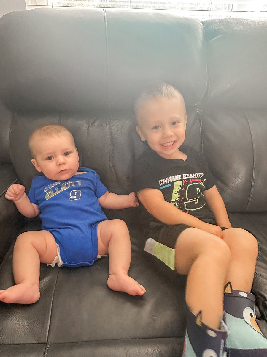jenstarlinghart's tweet photo. Easton &amp; Lucas say Go @chaselliott 
@CElliottStore @TeamHendrick @Hendrick9Team @DAYTONA @NASCARONFOX https://t.co/F3hNS5aM2O